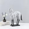 Минималистичная абстрактная скульптура лошади из смолы Винтажная статуэтка животного Ремесленное украшение для гостиной, офисного стола, Декор лошади, Подарки