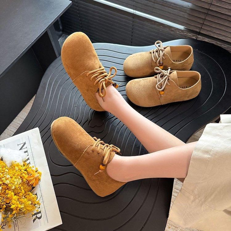 Повседневная обувь на платформе женская 2025 осень новая мягкая подошва удобная, легкая и универсальная всеобъемлющая верхняя одежда, показывающая ноги маленькими