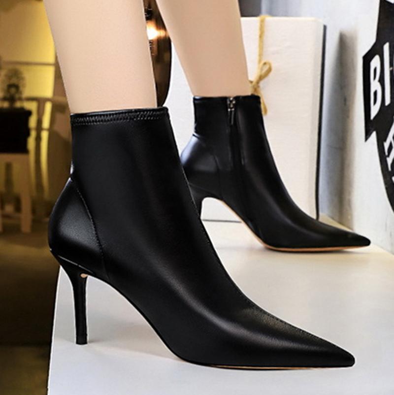 Мода 2024 года, новые женские зимние теплые ботильоны на молнии, туфли на шпильках и высоком каблуке, модные простые черные туфли-лодочки с острым носком для вечеринок