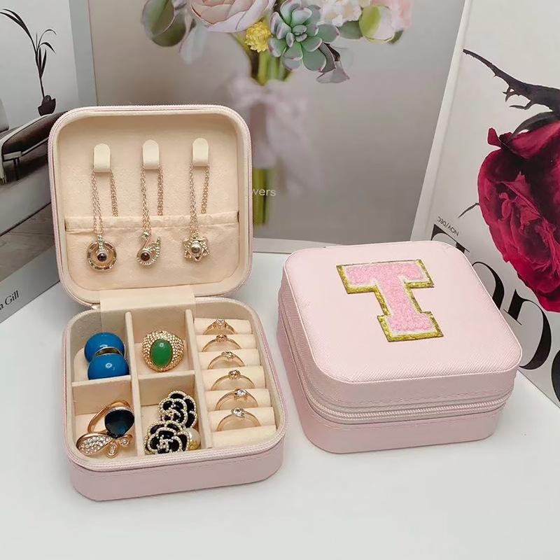 1 шт., шкатулка для драгоценностей с буквами AZ, портативный мини-футляр для ювелирных изделий с алфавитом, розовый органайзер из искусственной кожи с изысканными буквами для женщин и девочек