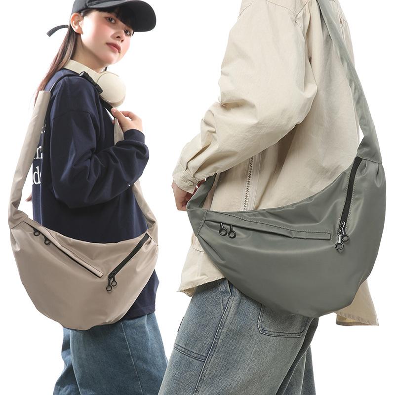 Japanese Trend Fashion Simple Sports Style Dumpling Bag Men and Women the Same Versatile Commuter Nylon Messenger Bag