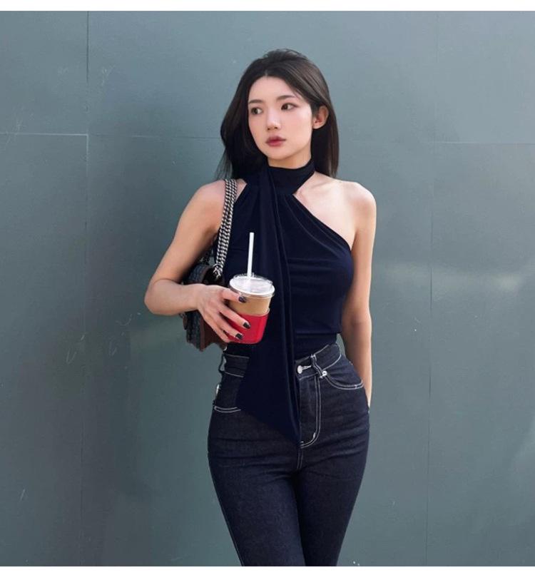 Жилет Dongdaemun Slim Fit Halter Neck Vest – универсальный женский топ с лентами, подчеркивающий ключицы и фигуру