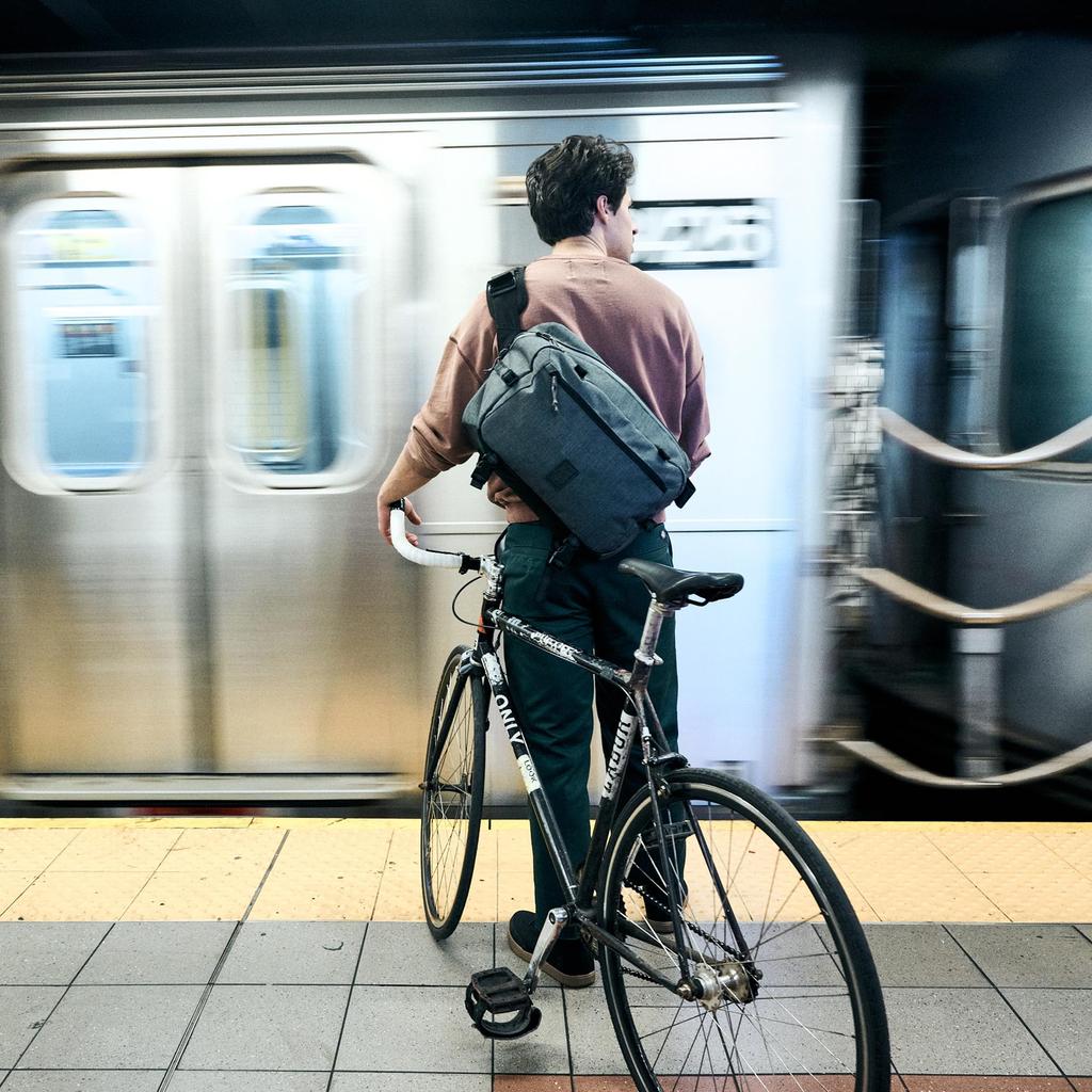 Сумка для тела KADET XRF Cadet Max Black X Reflective 15L Reflector Waterproof [хром] BXRF_BLACK (Текущая модель)