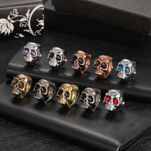 Lancardo Skull and Crossbones Ring Watch, One Size Fits All, with Cover, Analog, Easy To Read, Perfect for Everyday Life, Commuting, Christmas, Birthd