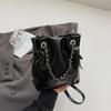 Crossbody Bag Chains Handle Bucket Bags Purse Drawstring Bucket Bag Casual PU Crossbody Bag  Women