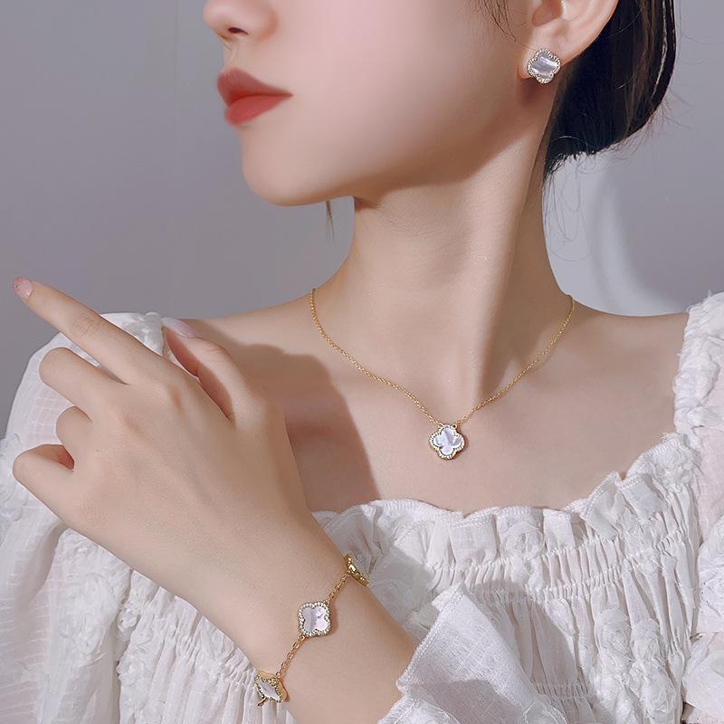 Набор украшений Натуральная белая ракушка Серьги-клевер Ожерелье Браслет Полный женский Высокая мода