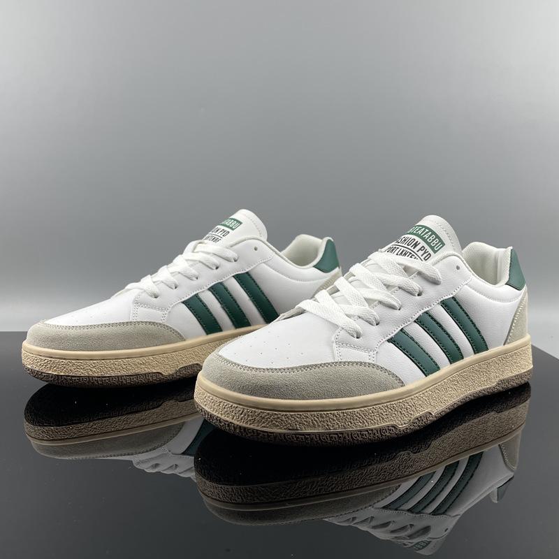 Повседневная обувь 2025 года, мужская обувь, новая, простая, удобная и дышащая, корейская версия, модные дышащие маленькие белые туфли, обувь для досок