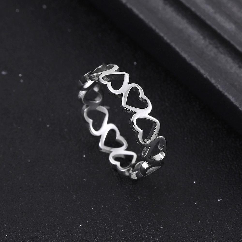 Кольцо из титана с полым сердцем из нержавеющей стали