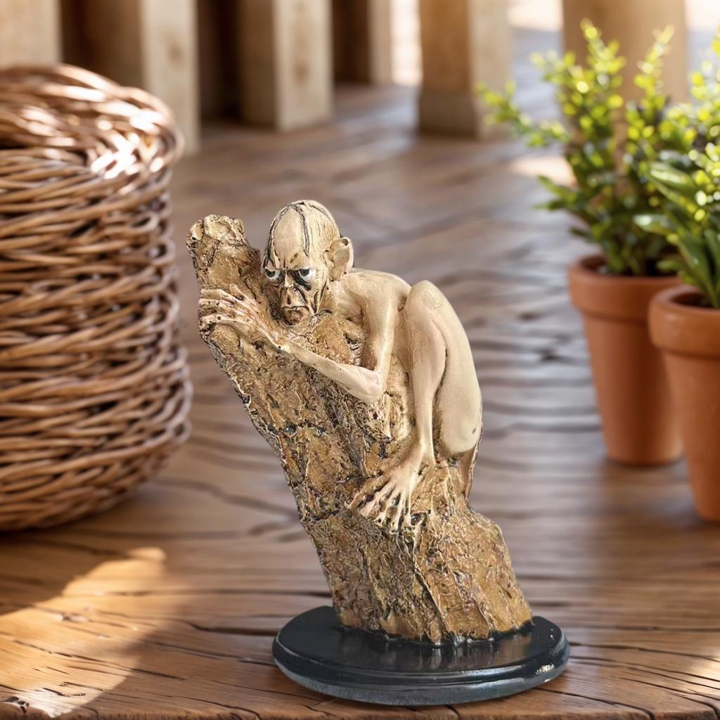 1 Piece of Tree-Hugging Humanoid Art Statue Ornament, Abstract Nature Fusion Design, Living Room Desktop Soft Decoration, Creative Atmosphere Display