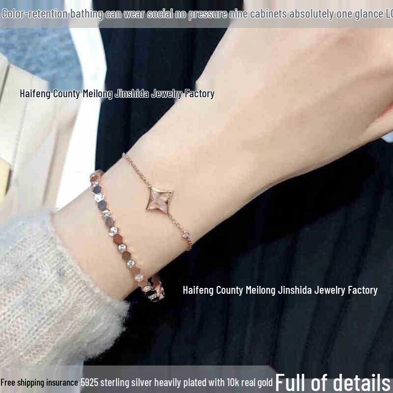 Браслет «Клевер-четырехлистник» от Donkey: Женское элегантное круглое украшение с дизайном из пяти цветков, с белым перламутром и розовой раковиной.