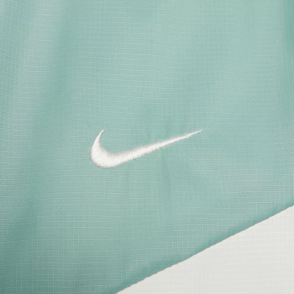 Nike Спортивные куртки Женские Стальной серый/Парусный белый/Парусный белый С капюшоном Умеренная Другое HJ1183-017