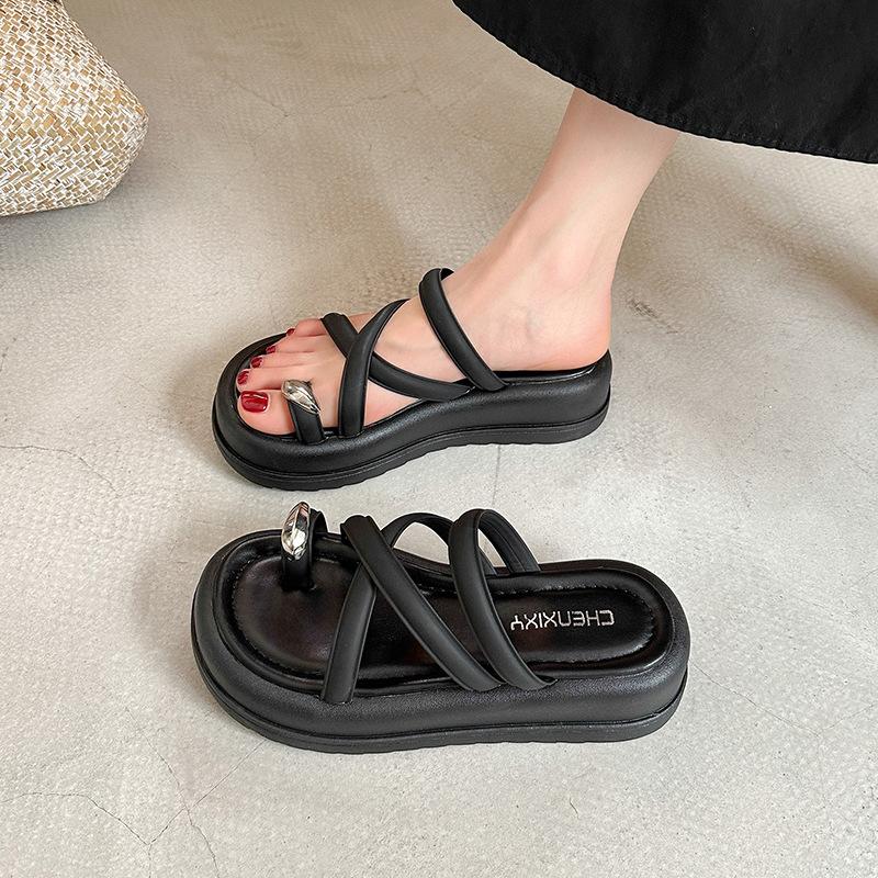 Summer cool slippers women's outer wear 2025 new thick-soled height-increasing small beach shoes high-end set toe half slippers