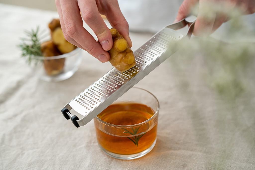 Терка для тонкой нарезки Iidaya Everoroshi Pro in Professional Stick Type Zester Grater JK06 (Сделано в Японии/Компактный/Нержавеющая сталь)