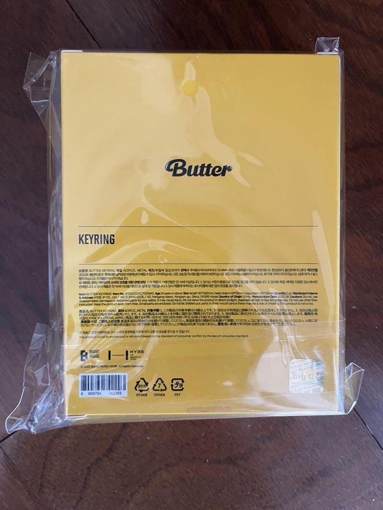 [Б/У] Набор официального мерча BTS Butter: 2 Брелка и 3 Фотобаннера