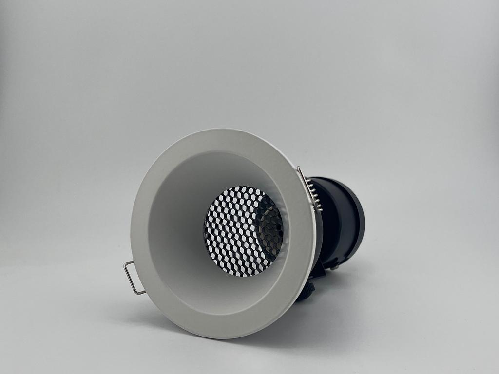 IP44 Waterproof Recessed Downlight Aluminum Frame Glass Honeycomb Anti-Glare Option Bathroom Kitchen Corridor 2700K-6000K CCT