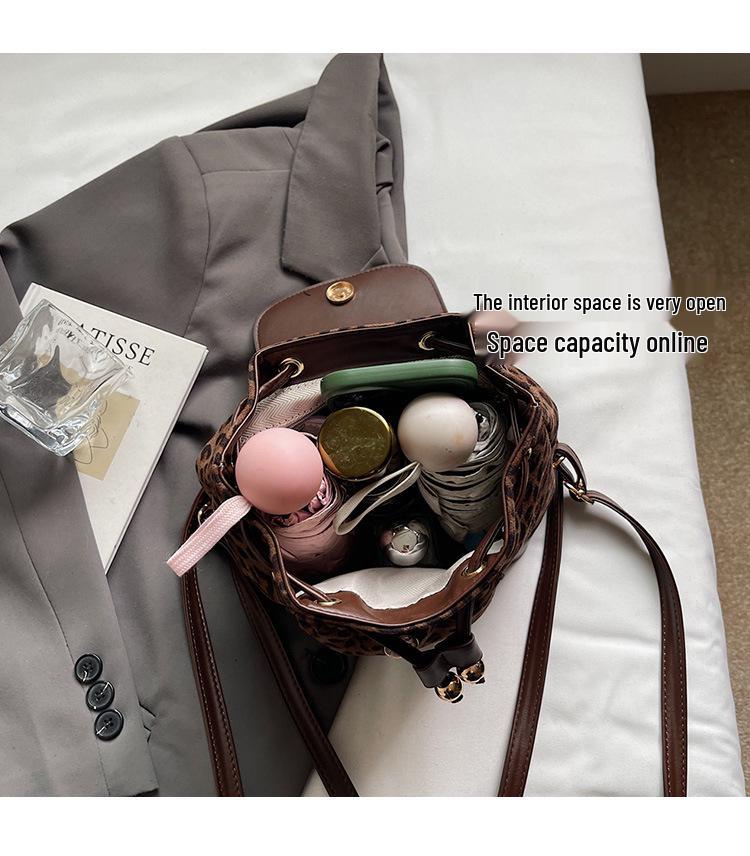 Leopard Print Vintage Small Backpack - Fashionable and Versatile Women's Bag for Autumn/Winter 2025.