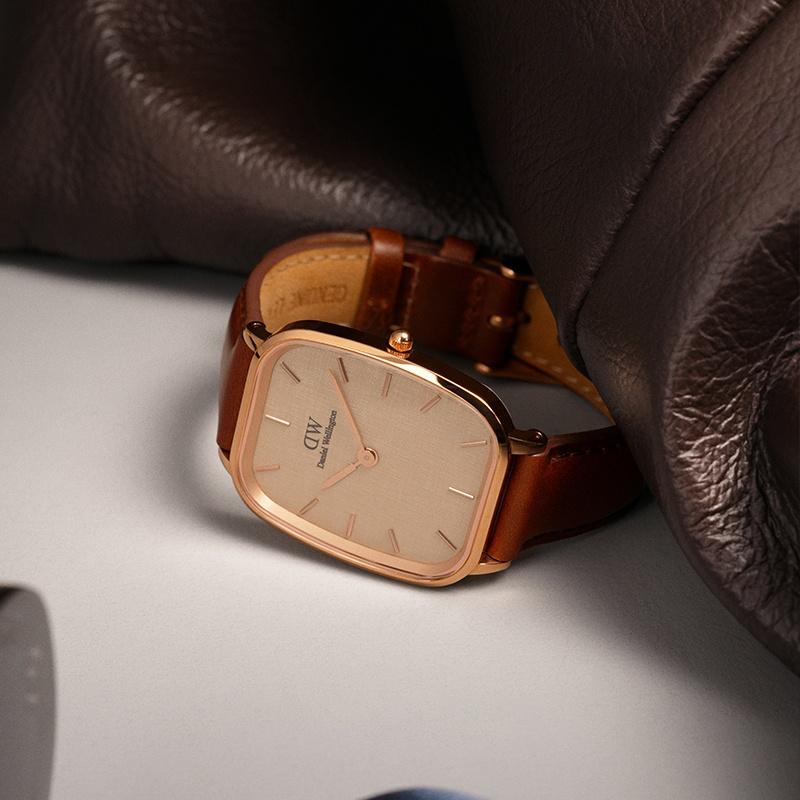 Daniel Wellington Style Series Watch Quartz Movement Leather Strap Beige Dial Men's Watch Simple Retro Waterproof DW00100813