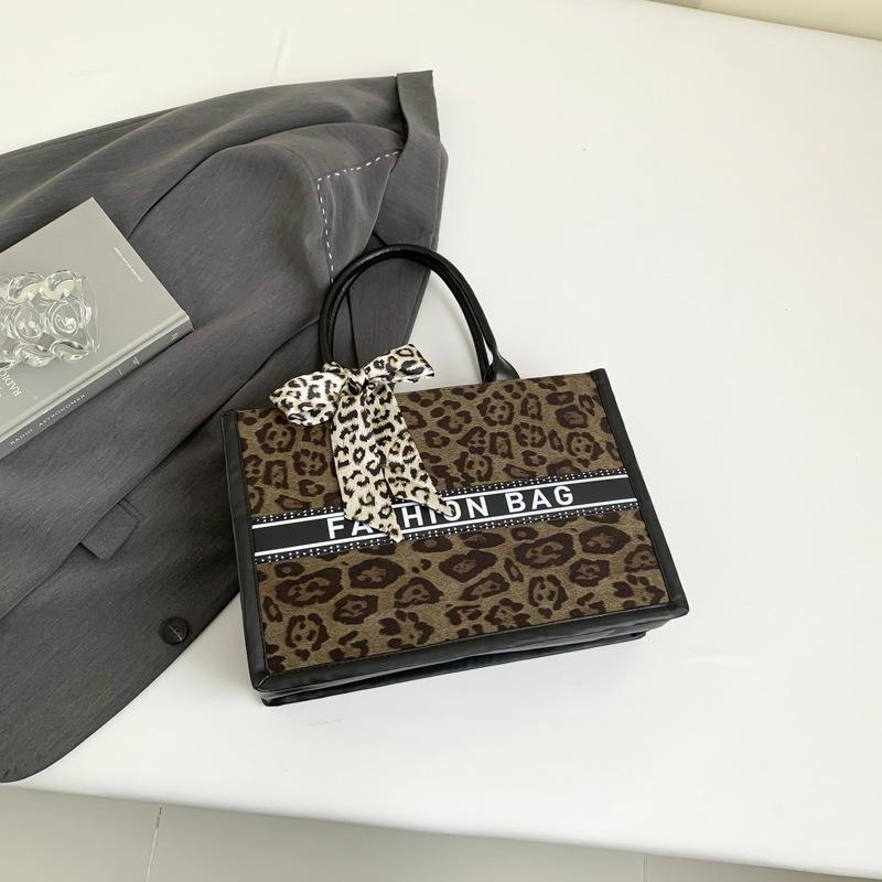 Модная женская сумка 2025 новая популярная портативная сумка-тоут большая сумка большой вместимости сумка для покупок в иностранном стиле женская сумка