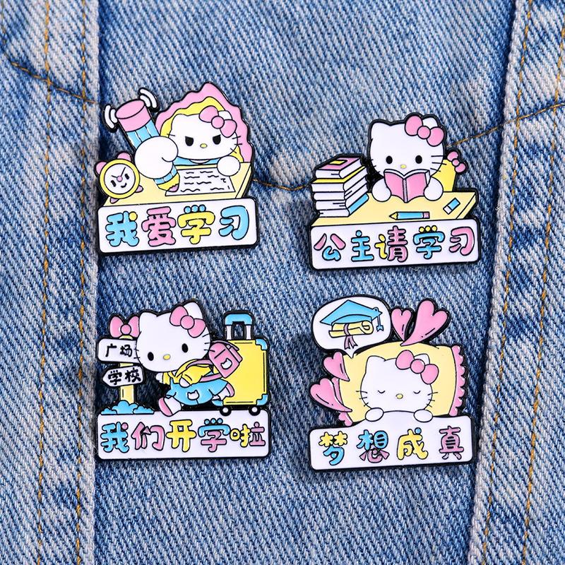 Sanrio Hello Kitty Мультяшный Аниме Периметр Удача Пропуск Все Экзамены Сплав Брошь Эмалевый Значок Декоративная Булавка для Рюкзака Одежды