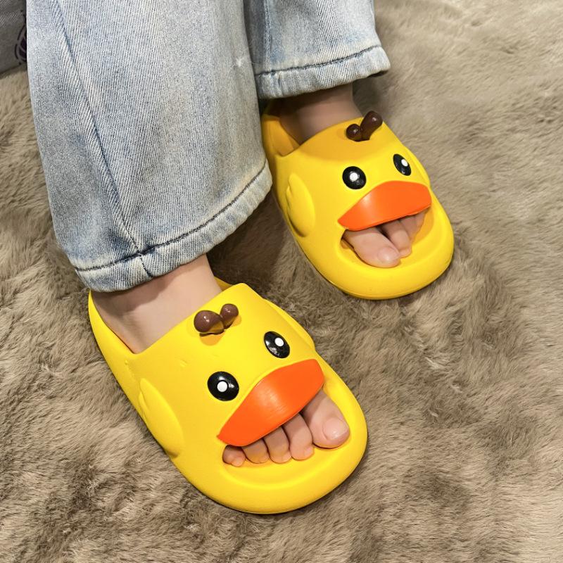 Летние детские шлепанцы из ЭВА для детей среднего и старшего возраста, мультяшные шлепанцы на платформе для девочек, обувь для прилавка, маленький желтый утенок