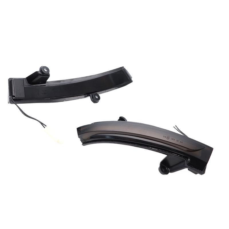 Поворотник в зеркале Renault Megane/Clio MK4 с эффектом бегущего огня (2015-2021 гг.)