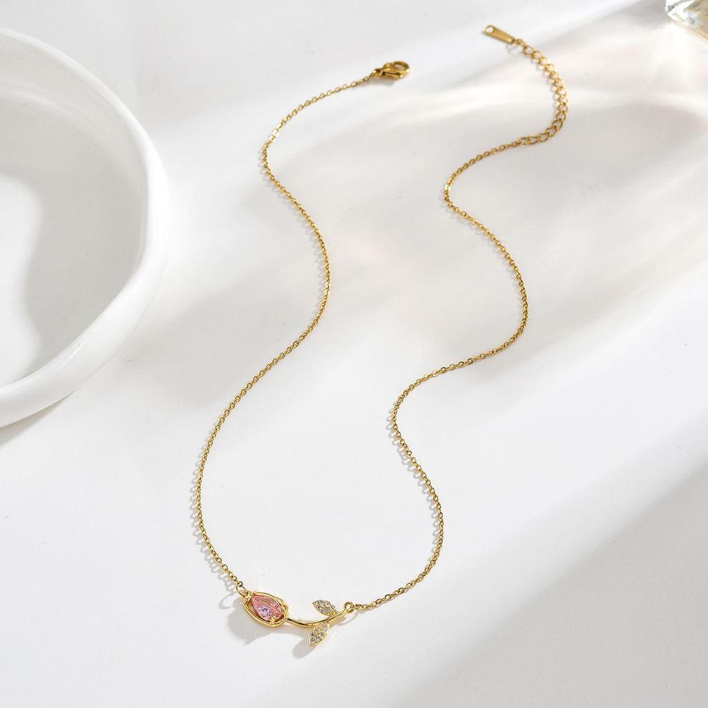 Ожерелье из титановой стали с подвеской на ключицу розового цвета — не выцветает, легкая роскошь, уникальный дизайн, универсальное женское украшение.