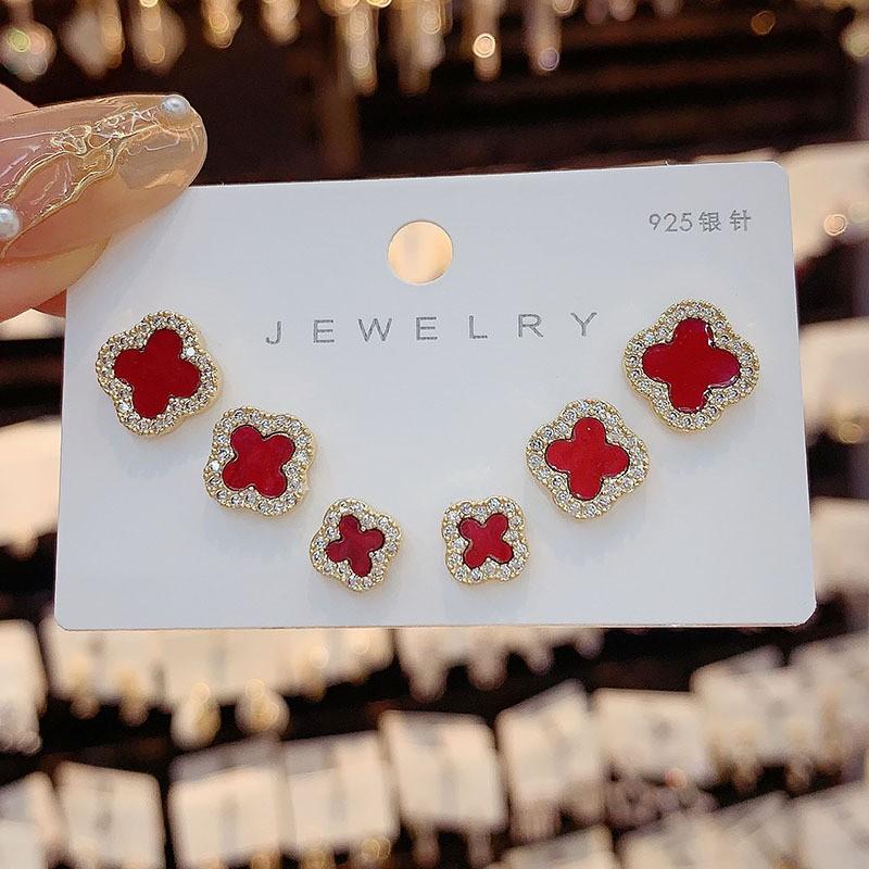 Elegant Tiny Four-Leaf Clover Stud Earrings Women Needle Micro Pave Floral Design Minimalist Fashion Jewelry