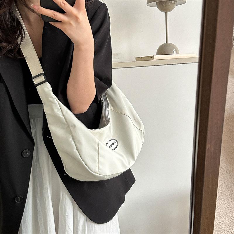 Сумка через плечо женская 2024 года, новая модная повседневная простая сумка-пельмень большой вместимости, модная сумка через плечо для поездок на работу