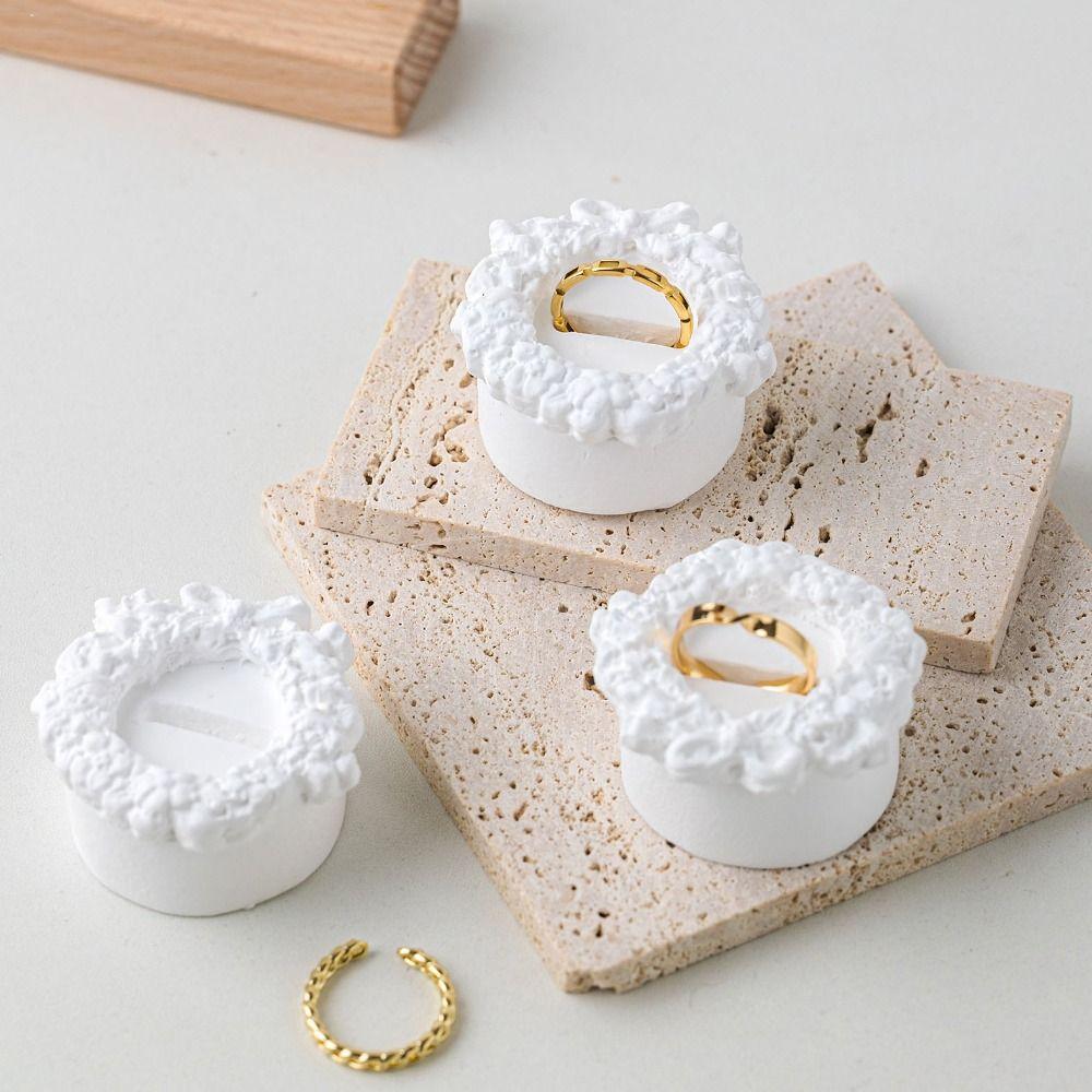 Vintage Plaster Ring Holder White Gypsum Ring Display Rack Cake Shape Ring Stand  High Quality