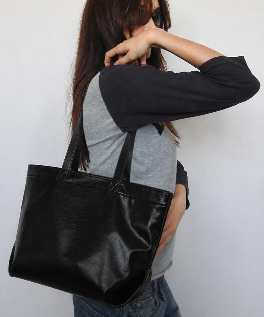Tuo Carrie Medium Black · Carrie Medium Black