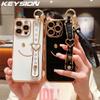KEYSION Чехол для телефона с ремешком на запястье и смайликом для iPhone 13 14 15 16 17 Pro Max 17 Air 16e 16 Plus с гальваническим покрытием, силиконовый шнурок, противоударная крышка