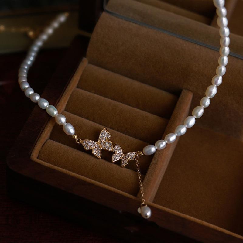 Butterfly pearl necklace women's pendant niche design retro high-end temperament collarbone chain neck chain tide