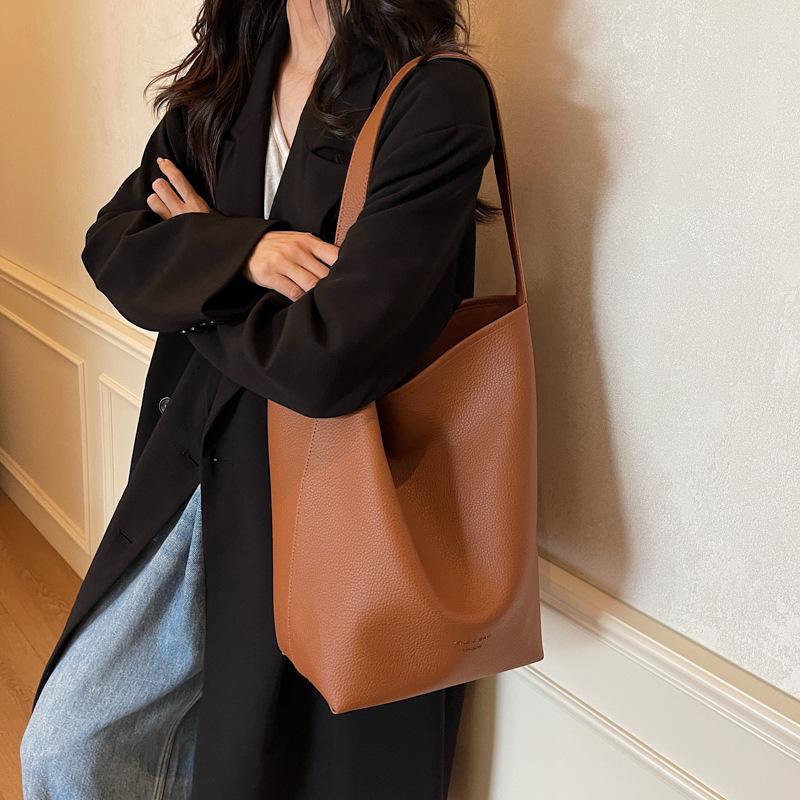 Bucket Bag Women's 2025 New Retro Large-capacity Simple Messenger Bag Popular Commuter Tote Bag Mother and Child Shoulder Bag