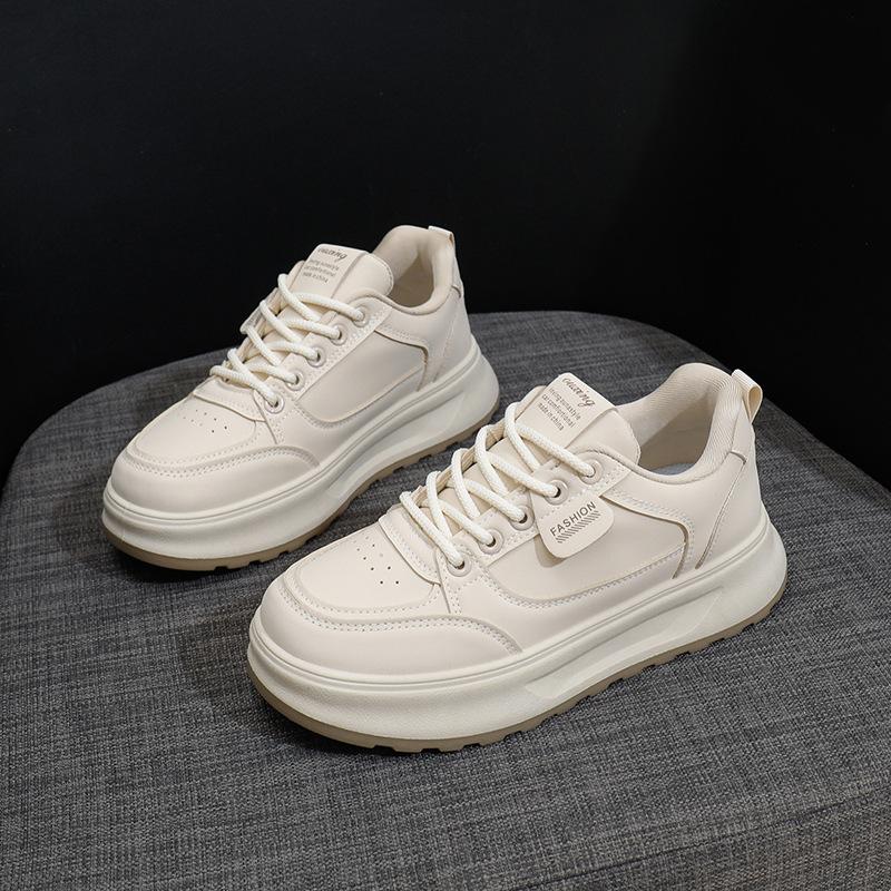 2025 весна маленькие белые туфли новая корейская версия женские студенческие туфли на платформе с увеличенным ростом спортивная обувь для сноуборда повседневная уличная съемка Q5615