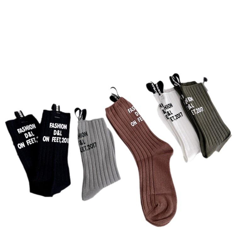 «Модные женские носки средней длины»: Европейский стиль с лентой с буквами и прошитым каблуком - хлопок, модный и популярный"