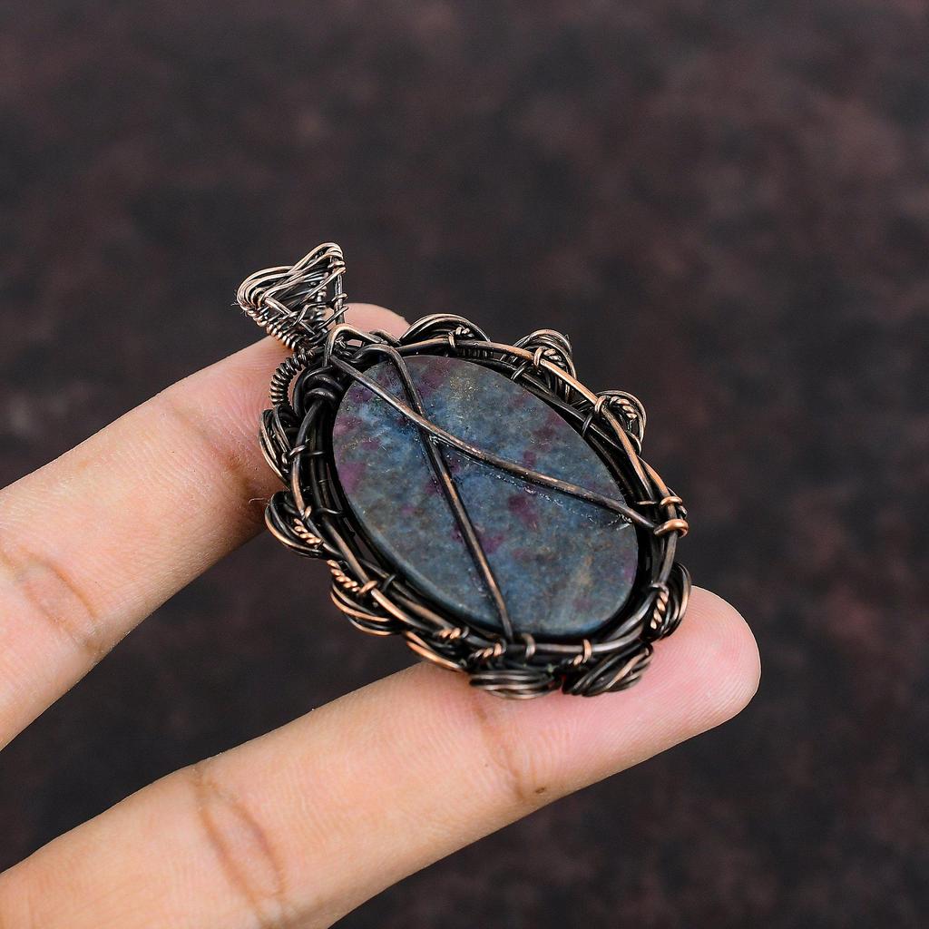 Рубин в синем кианите медный кулон с проволочной обмоткой кулон из меди ювелирные изделия ручной работы драгоценный камень кулон с проволочной обмоткой ювелирные изделия для подарка лечебный камень