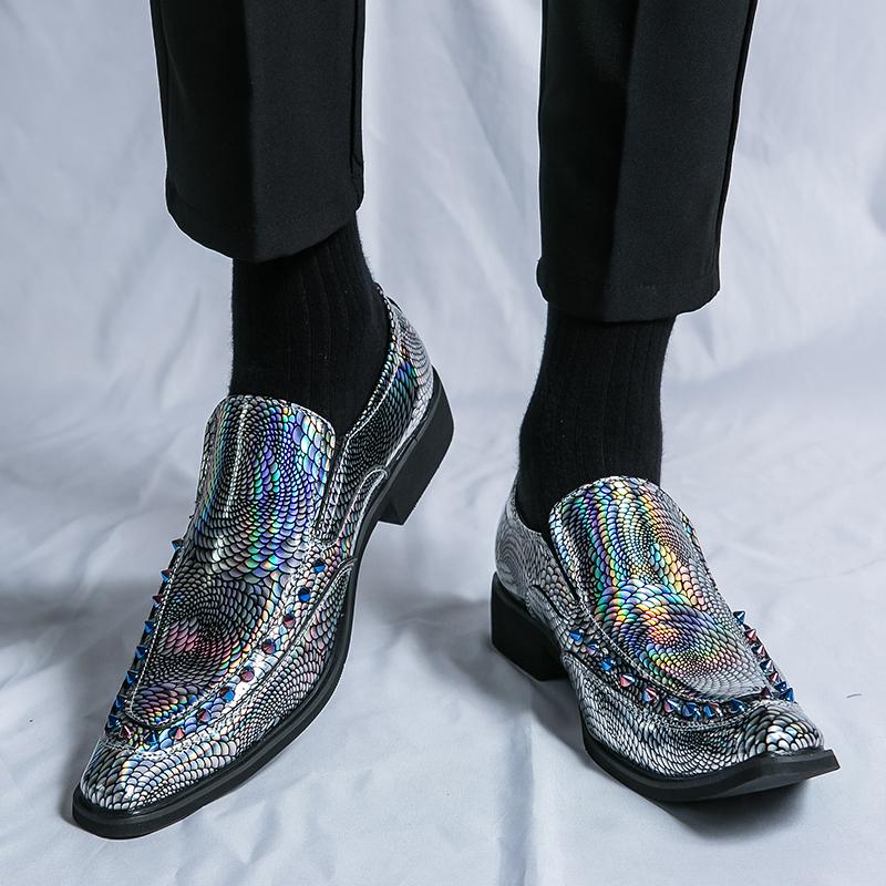 Красочные мокасины мужские PU узор заостренные заклепки декоративные деловые повседневные туфли на низком каблуке модные стилисты банкетные мужские туфли