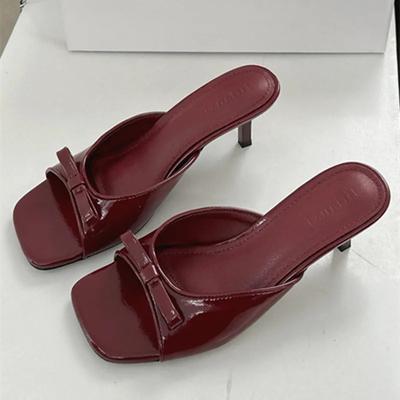 Модные милые шлепанцы на низком каблуке, сексуальные шлепанцы с открытым носком из лакированной кожи с бантом, женские летние сандалии для женщин, домашние тапочки