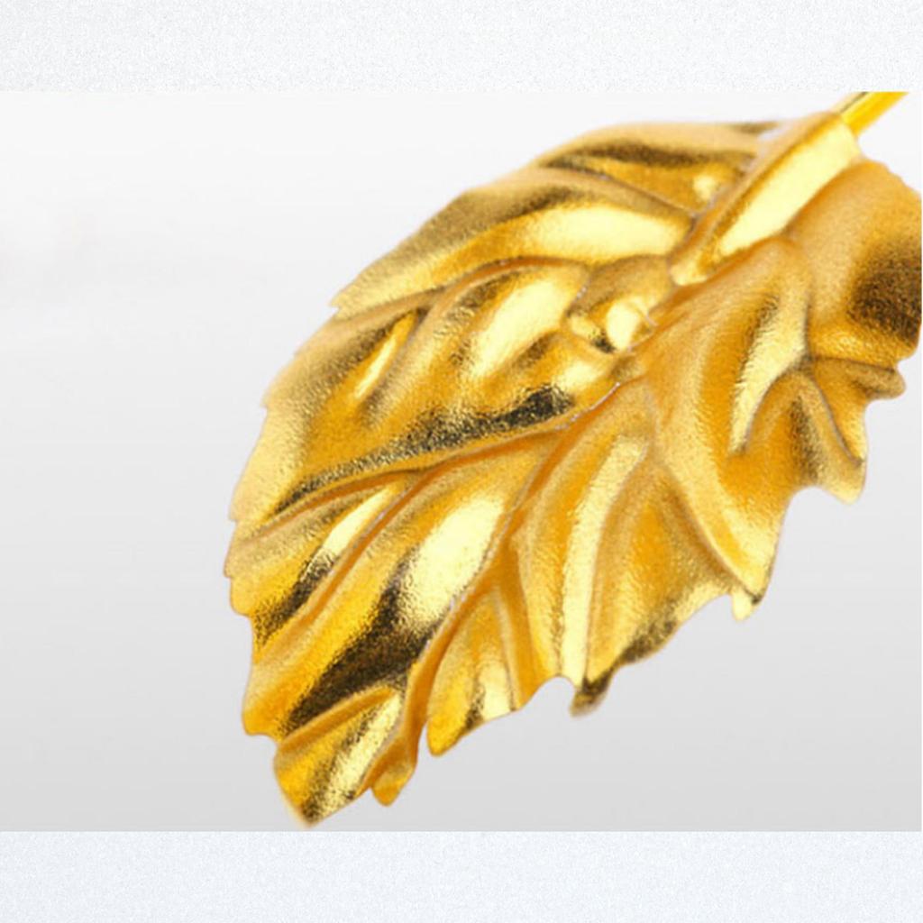 Роза с покрытием из 24-каратного золота – вечный подарок любви и элегантности