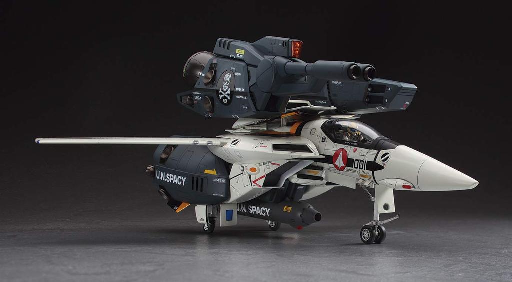 Hasegawa Пластиковая модель Super Dimension Fortress Macross Valkyrie Skull Platoon Scale MC03 VF-1S/A Strike/Super 1/48