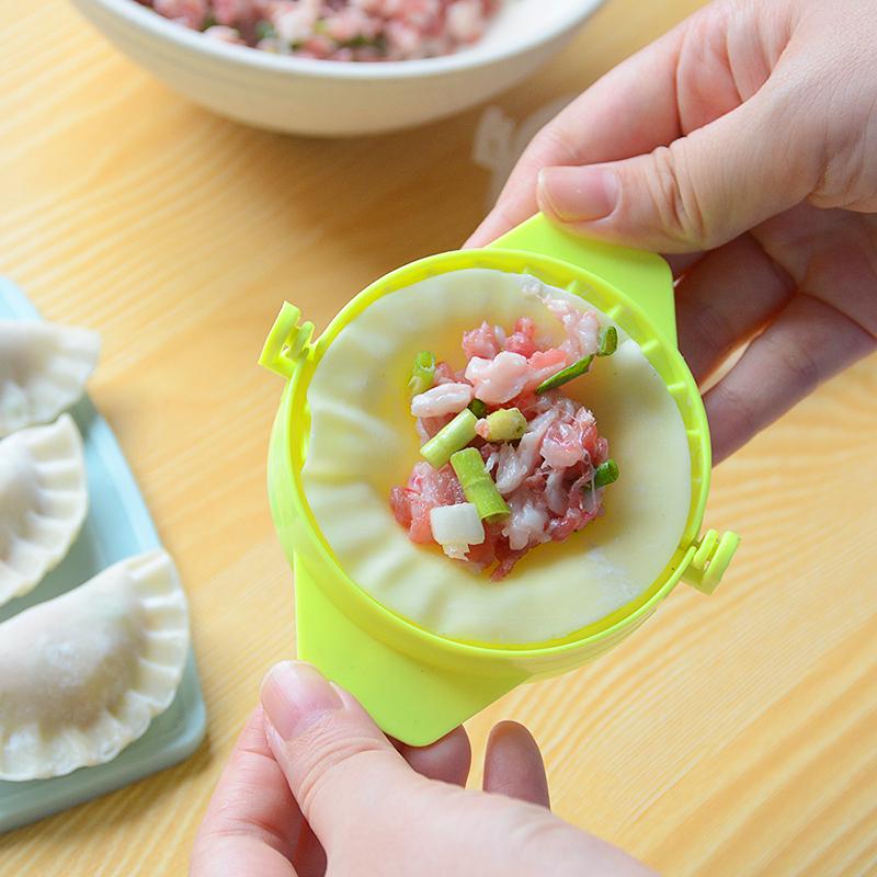 Manual Dumpling Maker Tool – Handheld Wrapper Press for Homemade Dumplings and Wontons