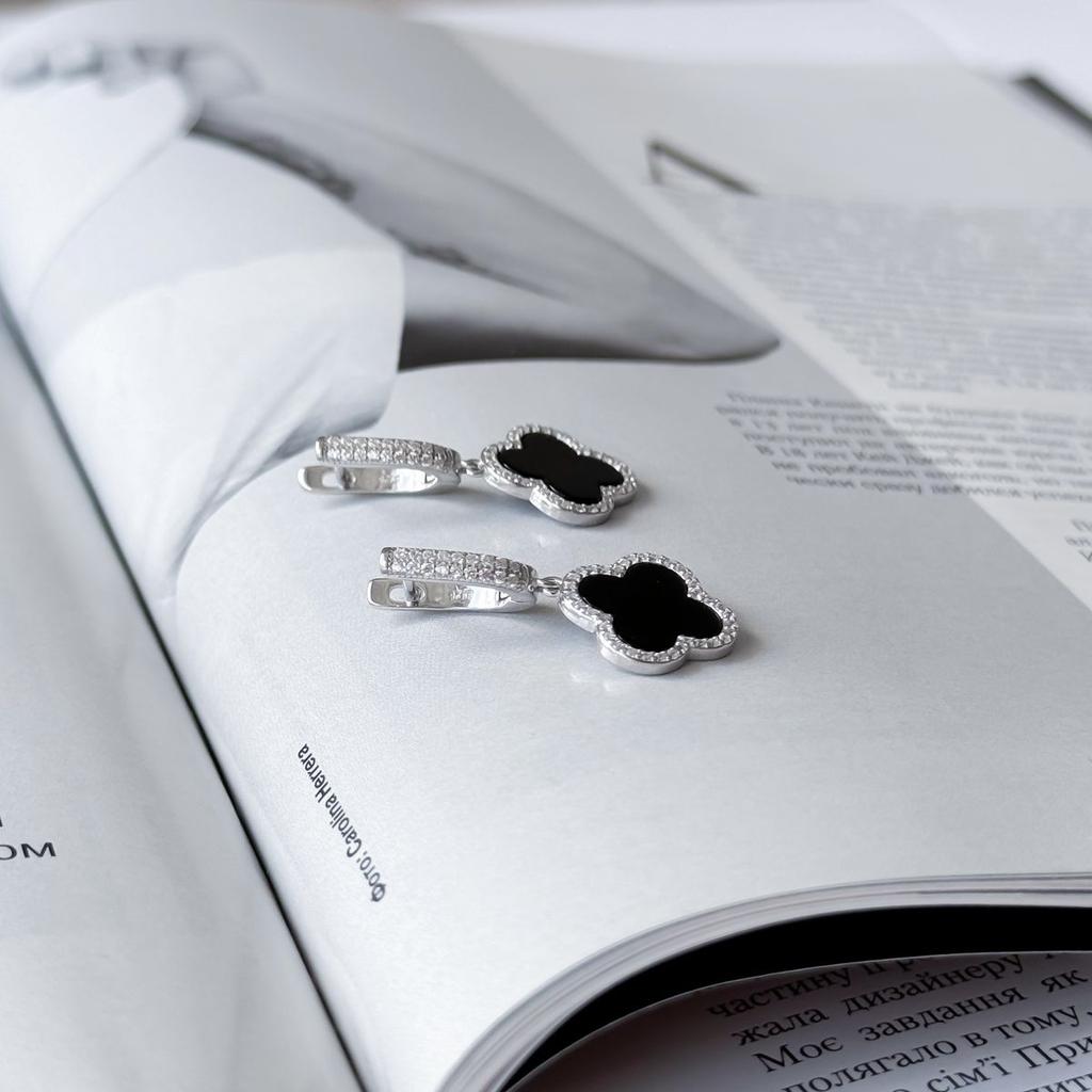 Серебряные серьги с натуральным ониксом, фианитами (60001997)