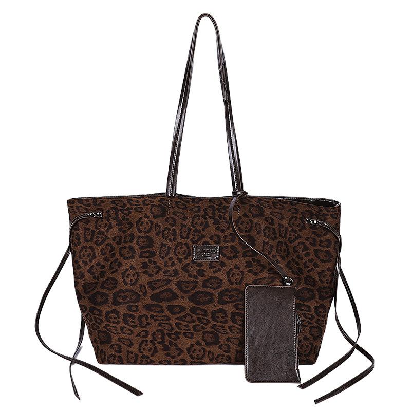 Замшевая сумка женская большой вместимости 2025 новая осенне-зимняя матовая ретро сумка через плечо сумка-тоут для поездок на работу