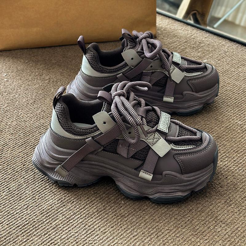 Новый универсальный взрыв 2025 весенне-осеннего сезона обувь для маленьких мужчин для увеличения роста повседневная женская обувь сетчатые кроссовки папины кроссовки женские на толстой подошве-маффин