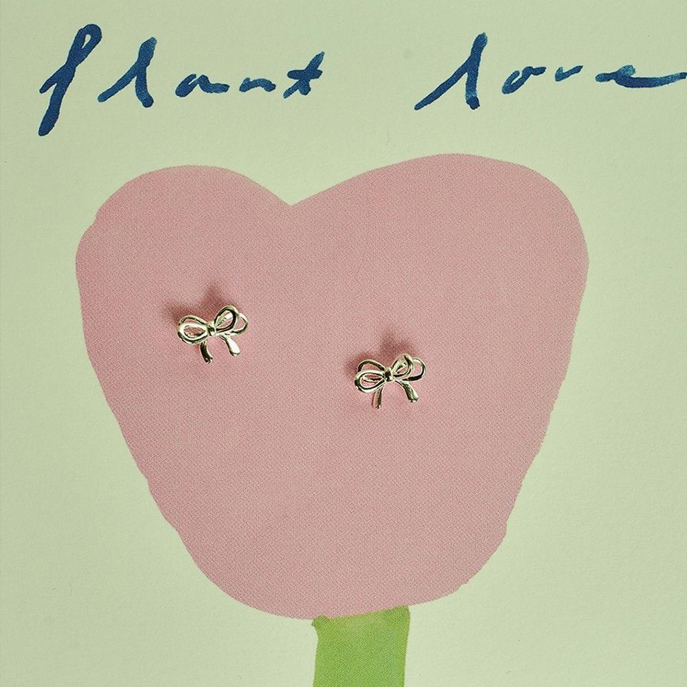 [Worn by Kang Hanna, Taeyeon, Say My Name Kanye, and I.D.'s Minnie] [Sv925] Sophy Ribbon Earring