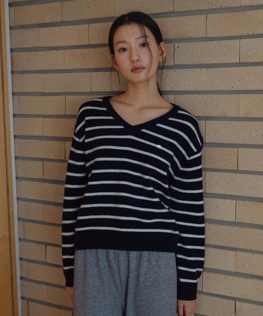 LAMINEZ Mono Stripe V-Neck Knit - Navy