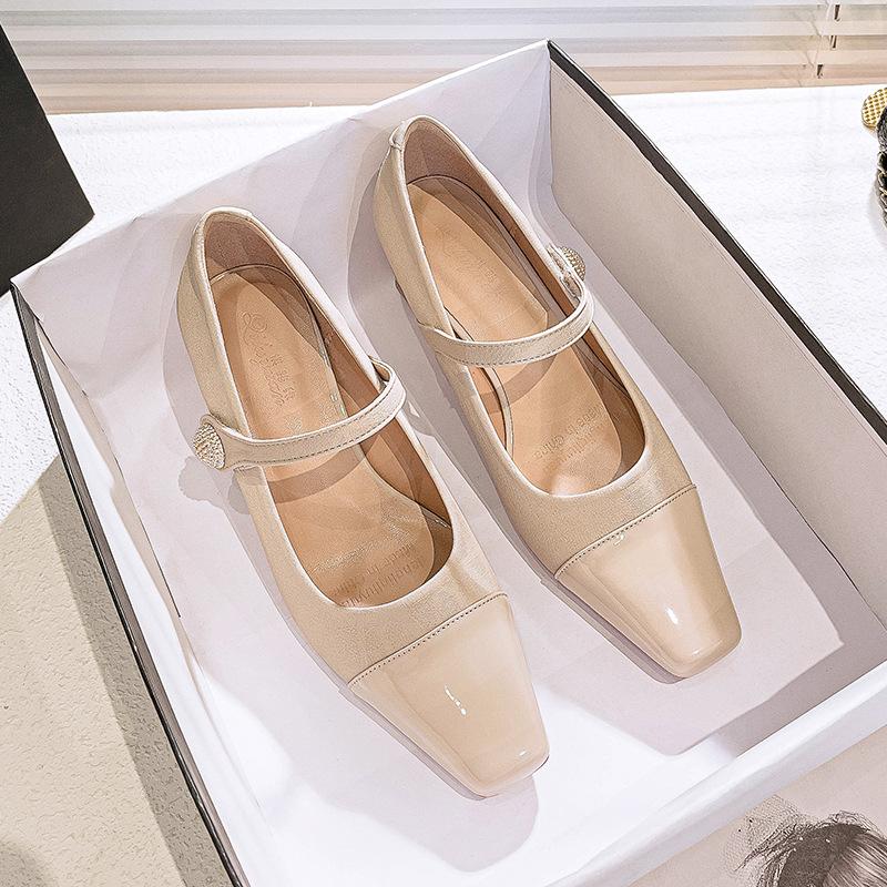 Французские туфли Мэри Джейн толстый каблук вставки маленькие ароматные одинарные туфли средний каблук 2025 новые на одном ремешке с квадратным носком туфли на высоком каблуке