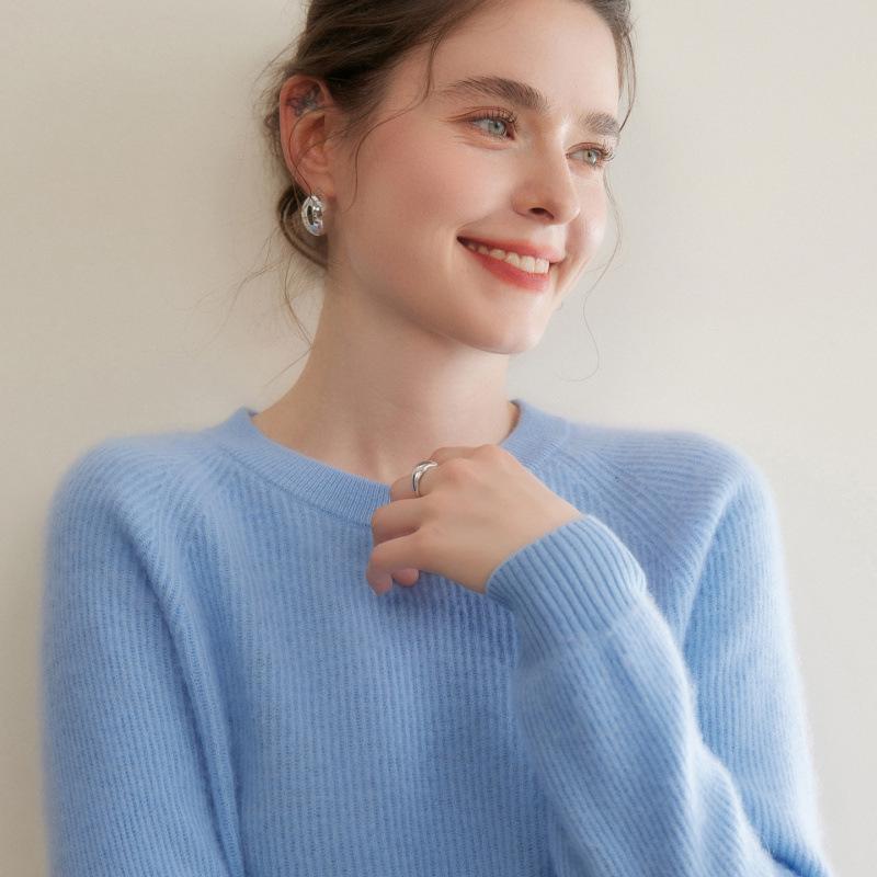 Women's Sweet Style Cashmere Sweater - Round Neck, Loose Fit, Slimming One-Piece Knit