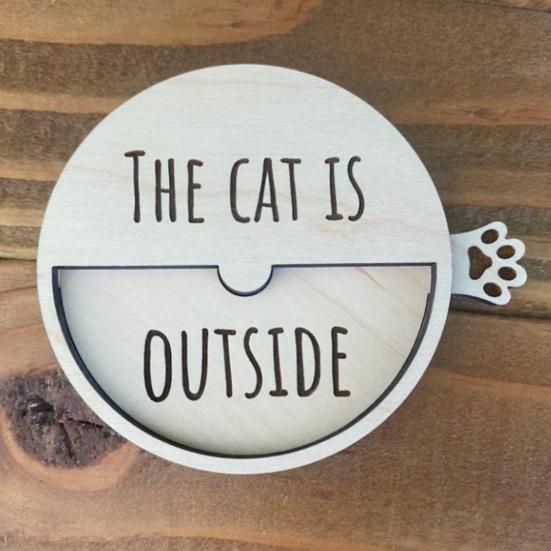 Магнитный знак-напоминание о питомце. Кошка внутри, снаружи. Деревянный знак, переключаемый.