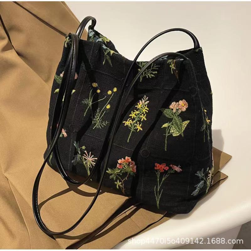 Large-capacity Embroidered Tote Bag Women Summer Trendy Cloth Bag Niche Embroidery Shoulder Bag Texture Bucket Bags Canvas Bags CLE